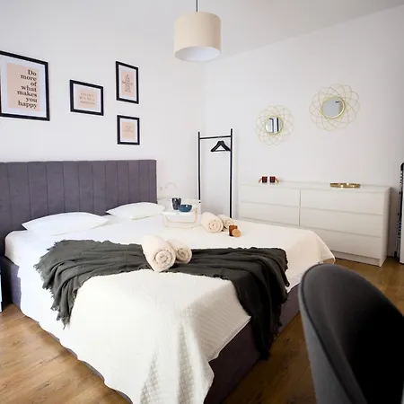 Sunrise Living I Apartment